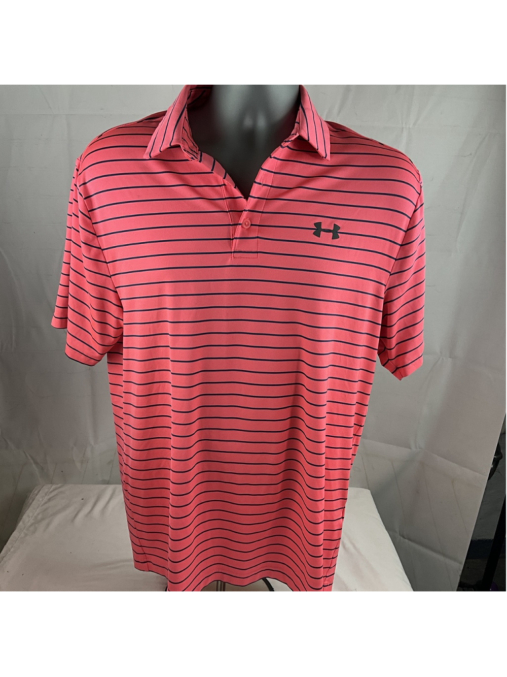 Under Armour The Playoff Polo Shirt Mens Size Medium Loose Peach Striped Golf